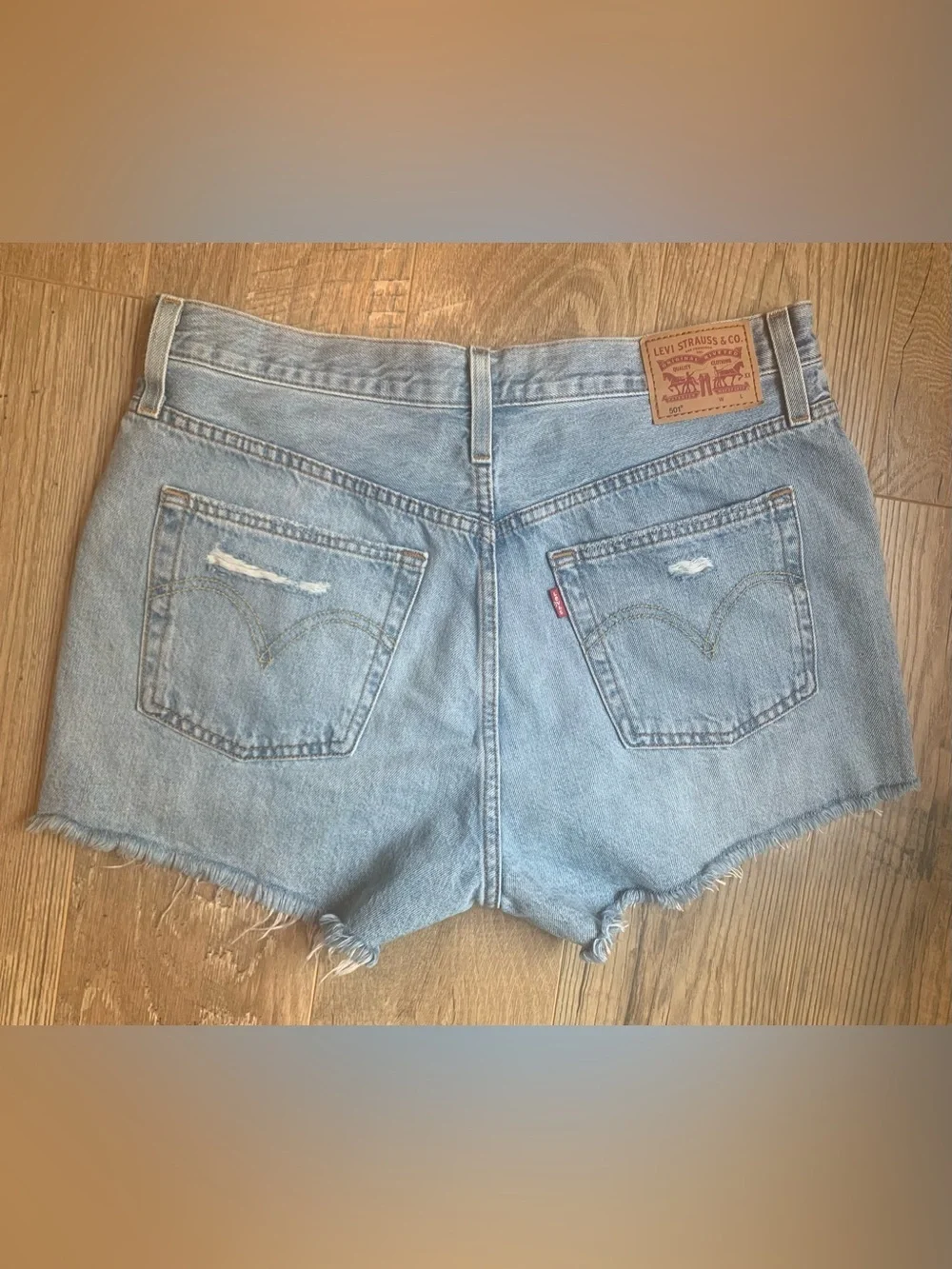 Levi's 501 Button-Fly Distressed Light Wash Denim Jean Shorts NWT - 31